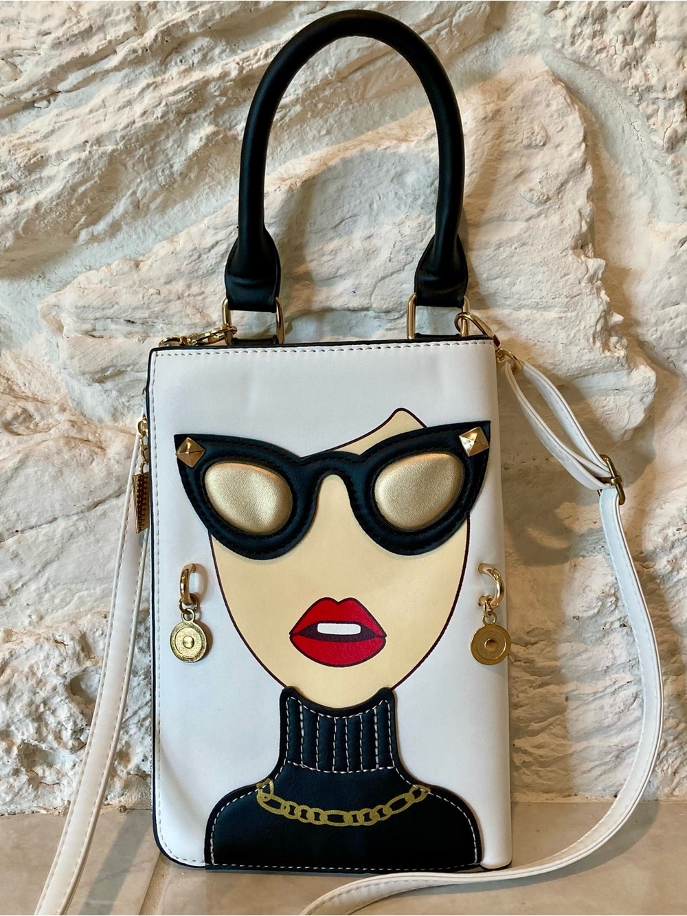 STATEMENT PIECE NWOT Enjoinin novelty “Face” handbag features a 3D ladies face